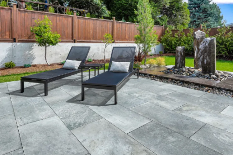 Grind of tegels: wat past bij jouw tuin?